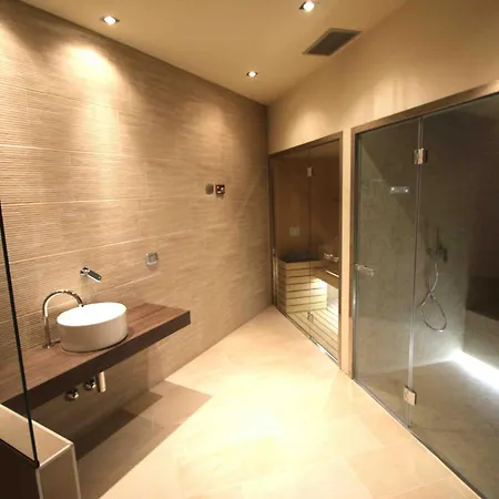 Serena Villa Lesa